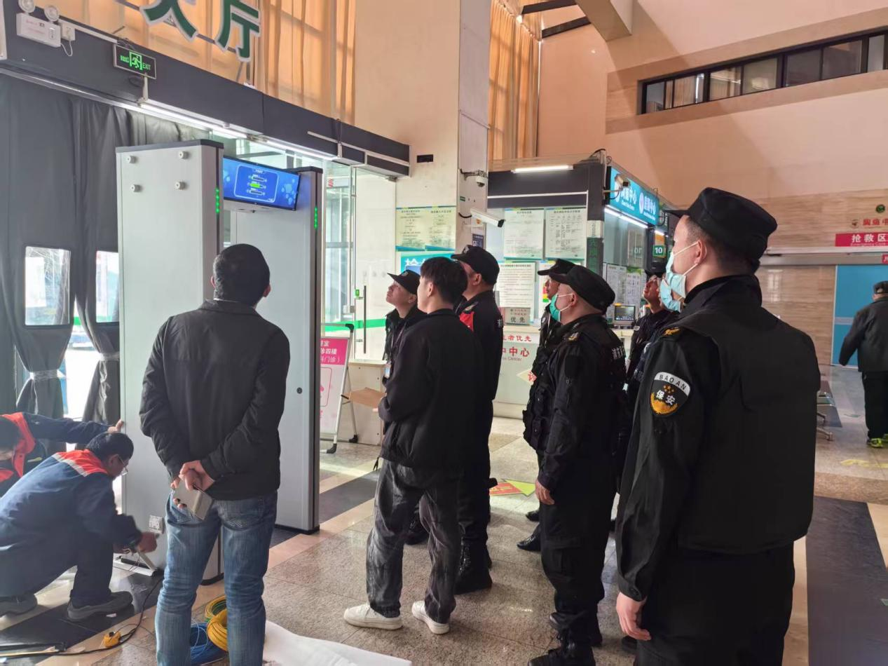 Penjaga keamanan, mulai dari setiap gerbang